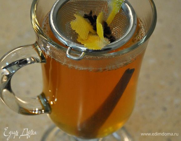 Напиток процедить в кружку.