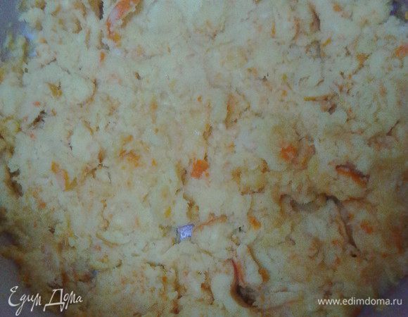 Пропустить цитрусовые через мясорубку или блендер для образования кашицы.