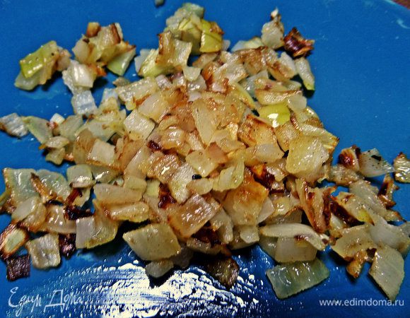 Переложить на блюдце.