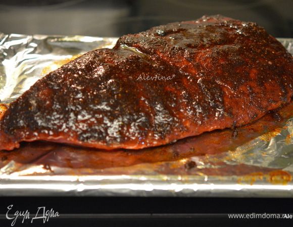 Смазать говядину со всех сторон. Готовим на гриле по 8 минут сторона или до полного приготовления мяса. Если есть, ставим в духовке режим бройл, или нагреваем духовку до 220°C.