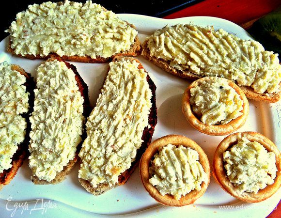 Как вариант можно использовать несладкие тарталетки для закусок.