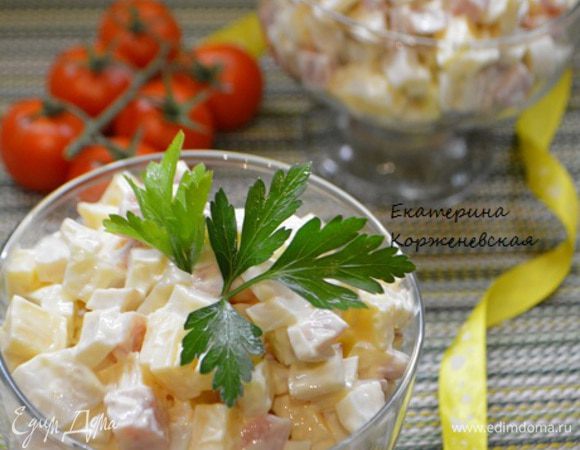 Разложить в порционные салатники, украсить зеленью и можно подавать.