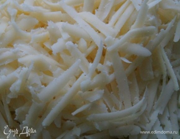 Сыр натереть на крупной терке.