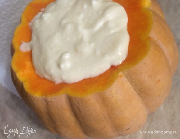 Заполняем этой смесью тыкву.