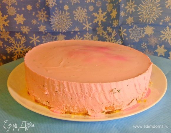 Застывший чизкейк выложить на блюдо.