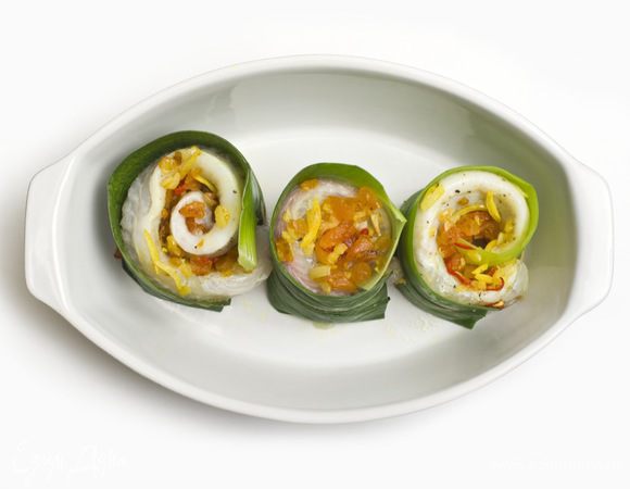 Затем уложить их в смазанную растительным маслом форму для запекания. Сбрызнуть растительным маслом и отправить в разогретую до 180°C духовку на 30 минут.

