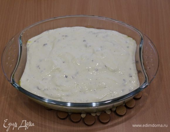 Выложить сливочную массу сверху на рыбу.