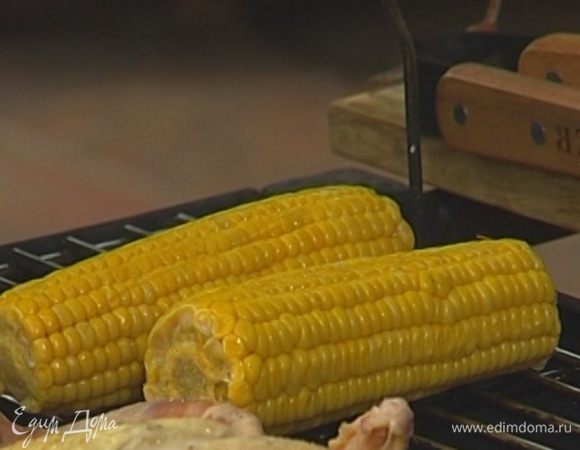 Кукурузу предварительно отварить до готовности без добавления соли.