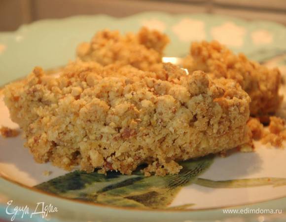 Выпекать пирог в разогретой духовке 30 минут.