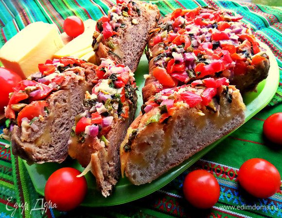 Подаём в горячем виде. Разогреваем потом по порциям. Я обжаривала на следующий день на сковороде и было ещё вкуснее!