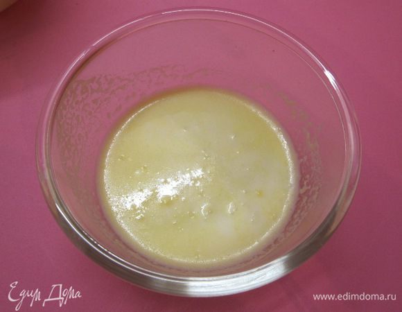 Слить сыворотку, она не понадобится, я измерила, получилось 112 мл.