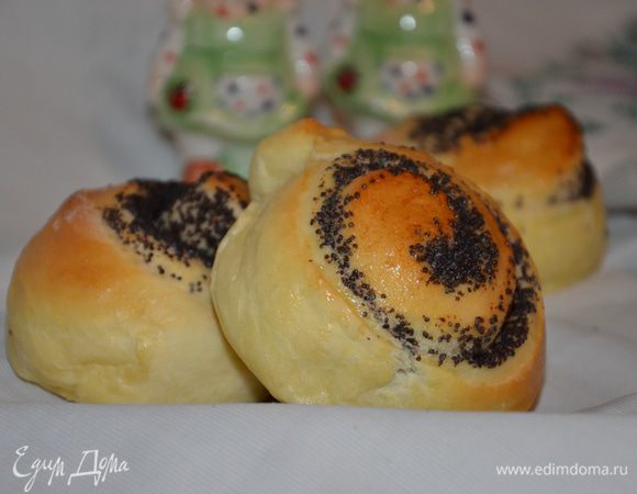 Смазываем яйцом два раза. Разогреваем духовку до 180°C. Выпекаем 15-20 минут до золотистого цвета. Приятного аппетита!