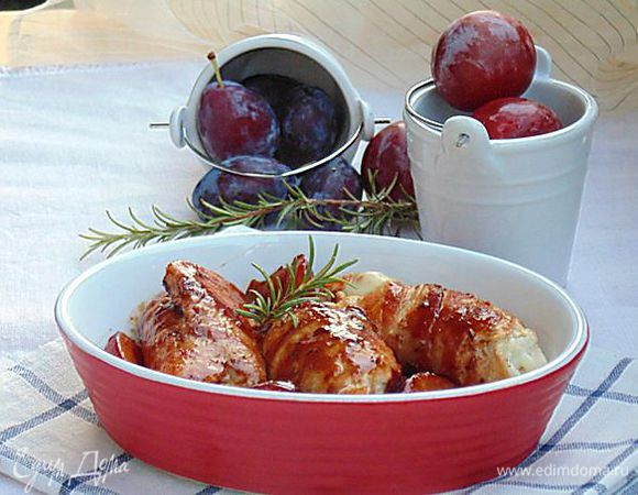 Выпекать при температуре 230°C 25 минут до румяного цвета.
Приятного аппетита!!