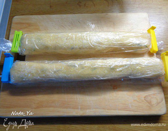 Каждую колбаску завернуть в пленку и отправить в холодильник на 2 часа. Я отправила на ночь.