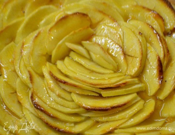 Повидло в моем случае абрикосовое, подогреть в микроволновой печи. Если очень густое разбавить кипяченой водой. Смазать сверху пирог с помощью кисточки. Остудить.