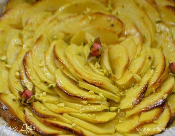 Перед подачей посыпать измельченными фисташками.