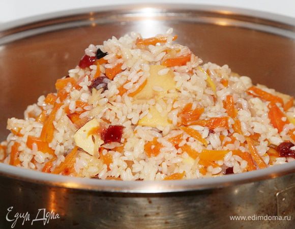 Над всем этим великолепием собираем горкой рис.