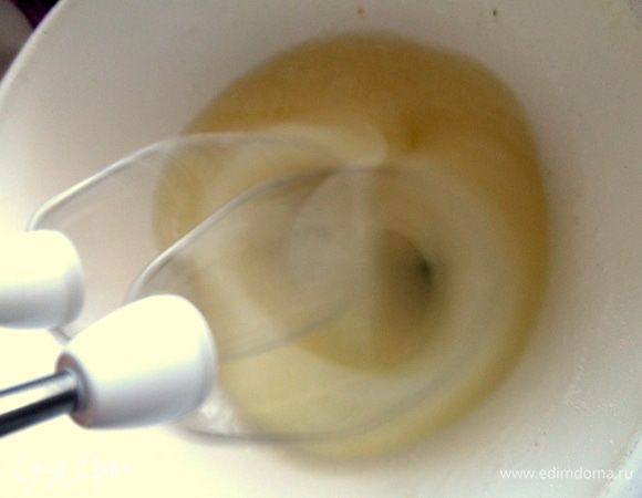 Взбиваем миксером.