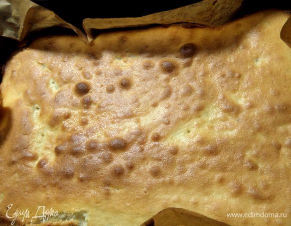 Выпекаем в разогретой до 180°C духовке минут 20 до сухой шпажки.