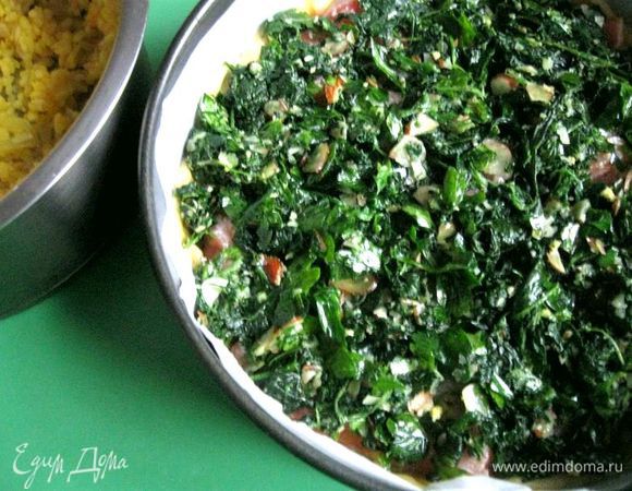 На них выкладываем слой песто.