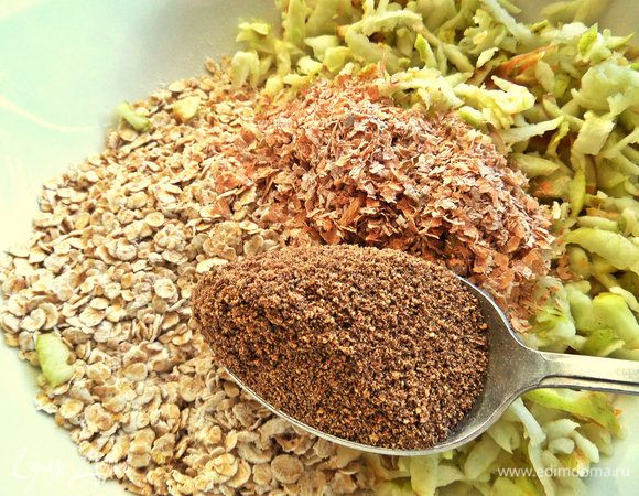 Добавим отруби, льняную муку (или семя) для пользы.