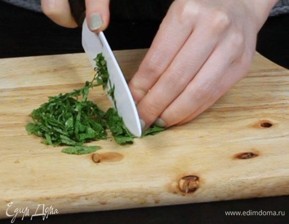 Порубить мяту.