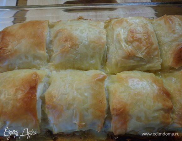 Поставим выпекаться в разогретую до 200°C духовку на 30 минут. После 20 минут выпечки я прикрыла верх фольгой.