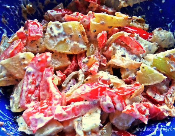 Смешать все овощи с соусом.