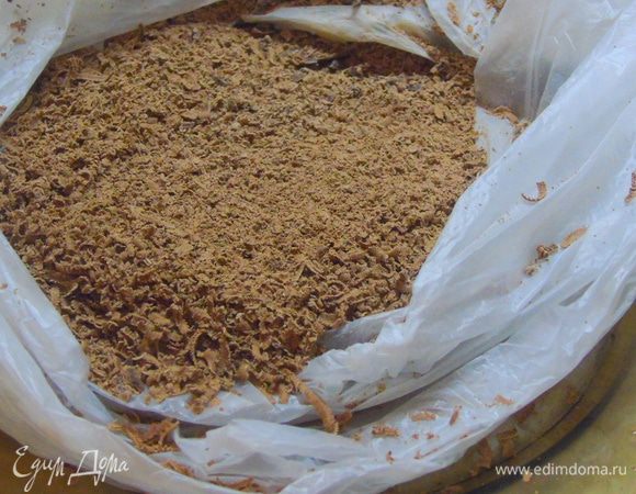 Шоколад у нас уже должен быть натертый.