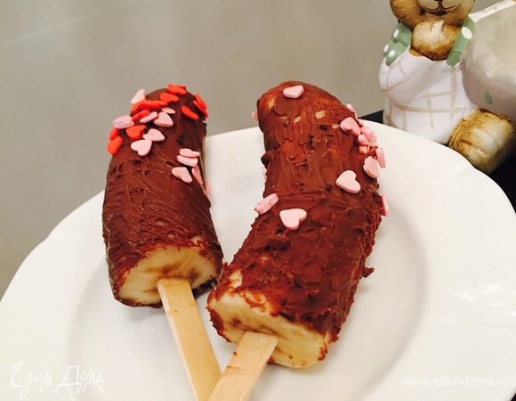 Дети с удовольствием едят такое мороженое! Моя младшенькая говорит, что это "лучшее моЛозИное в ЗиЗни"!
Его можно съесть сразу, а если останется, то можно отправить снова в морозилку до следующего раза! 