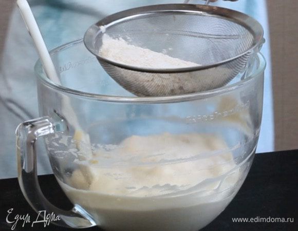 Примешать сухую основу.