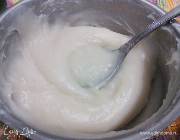 Для стартера пшеничную муку смешать с солью и водой (воду добавлять постепенно, размешивая, чтобы не было комочков). На среднем огне при постоянном помешивании  довести смесь до кипения. Когда смесь заварится, снять с огня.