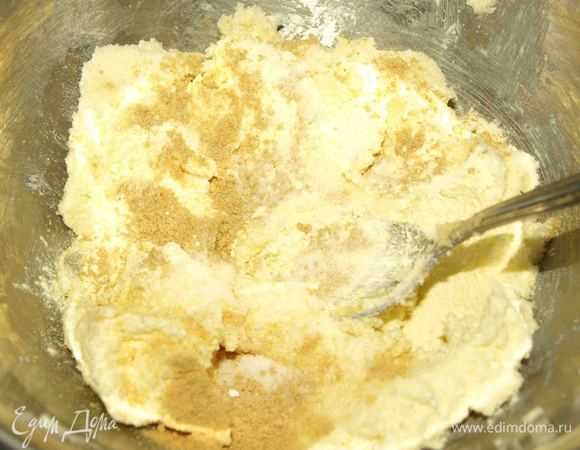 Добавляем имбирь и разрыхлитель.