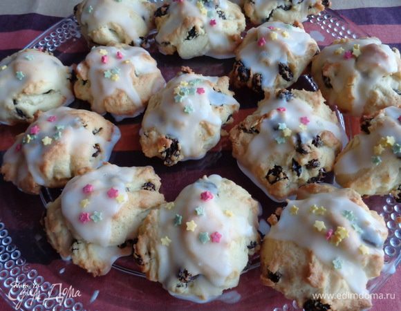 Растереть сахарную пудру с соком лаймов, этой глазурью смазать "тучки".  Украсить по желанию.