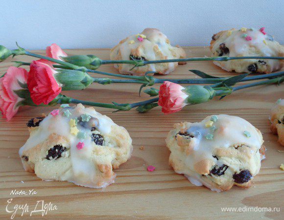 Для украшения я использовала разноцветные сахарные звездочки.