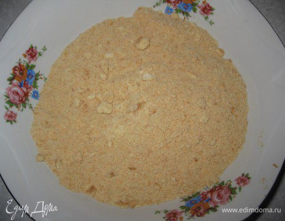 Печенье мелко раскрошить.