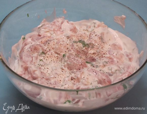 Добавить сметану и оставить на 1-2 часа.
