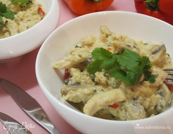 Разложить по тарелкам. На гарнир можно подать рис, гречку, картофельное пюре, хоть оно и не имеет отношения к французской кухне.