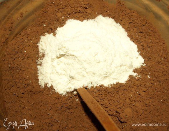 Добавляем сухие быстрорастворимые сливки 30% (можно взять любые сухие сливки). Все перемешиваем.