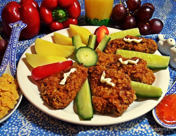 Переносим филе на салфетку, затем раскладываем по порциям. Мне не удалось сфотографировать все обжаренные кусочки, так как они разлетаются по тарелочкам.