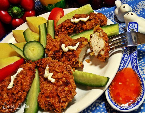 Подаём с картофелем и свежими овощами. Макаем в любимый соус.