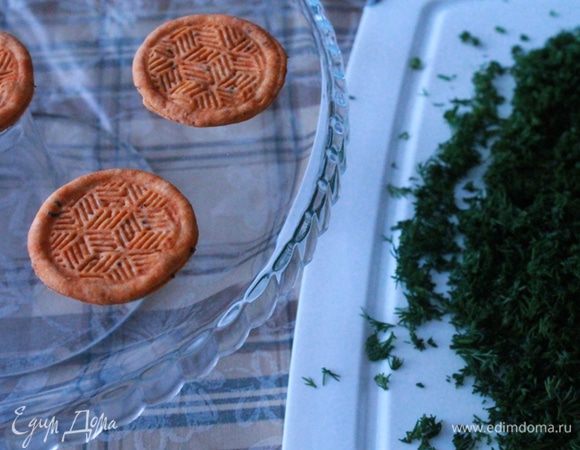 Мелко рубим укроп.