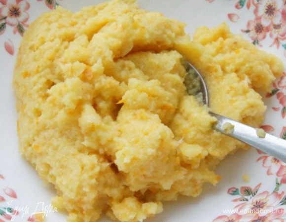 Измельчить апельсин в пюре , вместе с кожурой. 