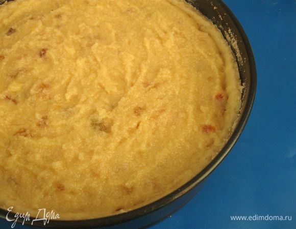 Положить начинку. Разровнять. 