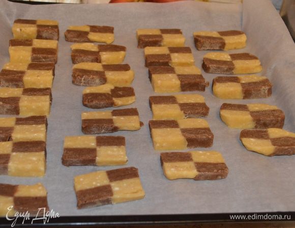 Выкладываем на противень, и на 20 мин в духовку при 180°С (в зависимости по духовки).