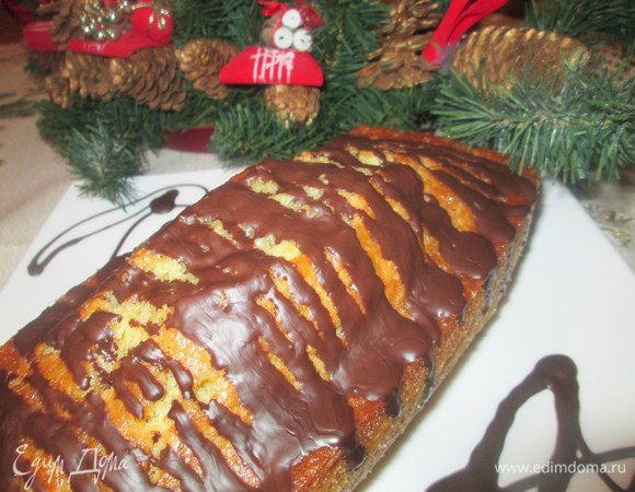 А теперь подаем к чаю и наслаждаемся ароматным и вкусным кексом!