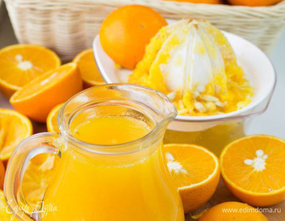 Отжать сок из апельсинов.