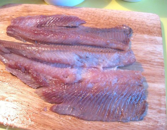 Если где-то остались кости, удалить их, можно пинцетом.