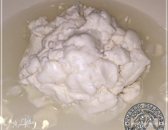 Масло. Сейчас промывать буду. Вода должна быть обязательно очень холодной. Поэтому снова лед в дело идет.