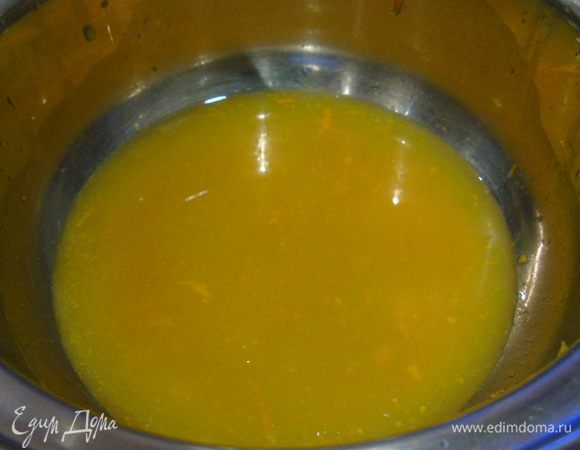 Из мандарин выдавливаем сок, мне понадобилось 5 шт мандарин.